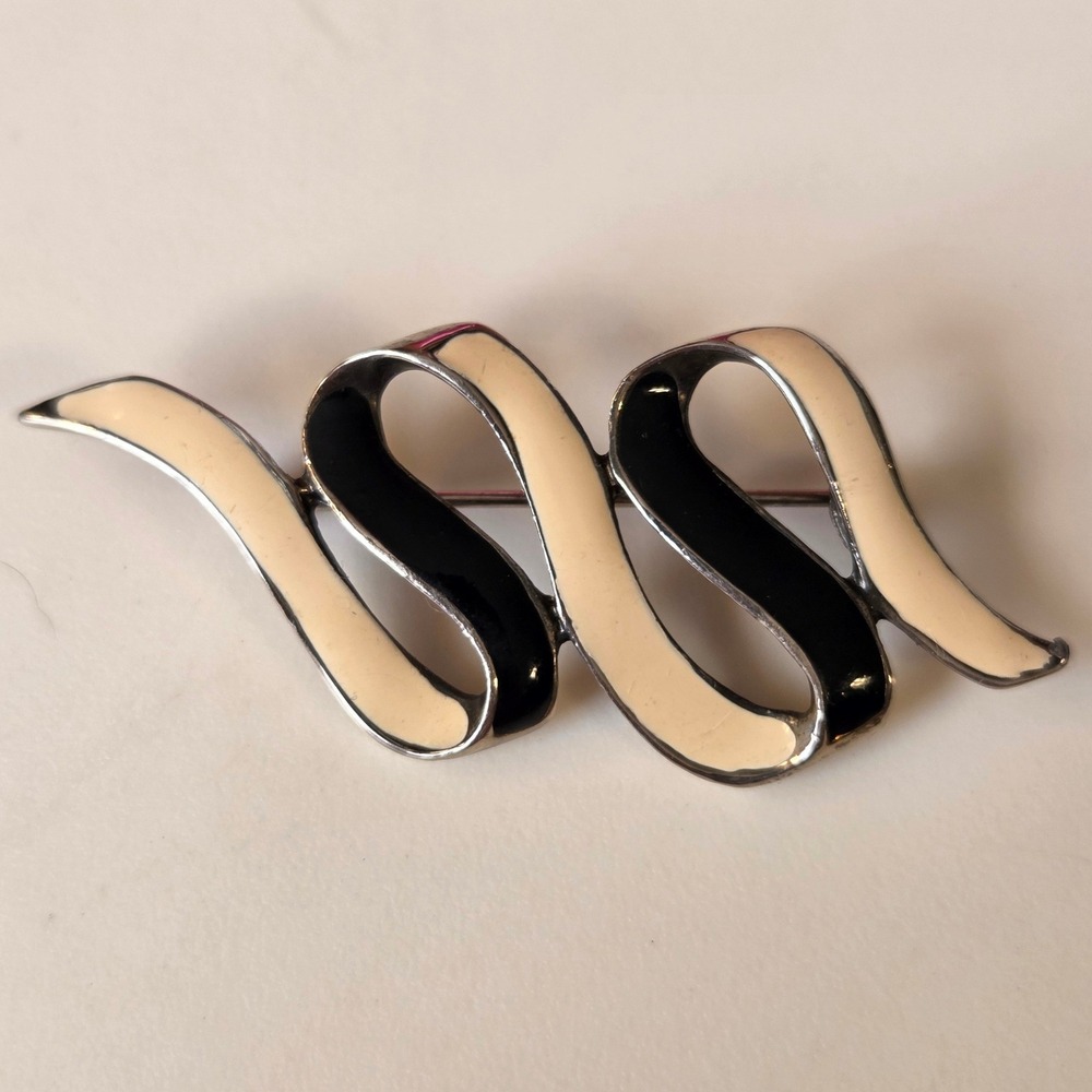 Vintage Unsigned Cream & Black Two Tone Ribbon Swirl Brooch Pin